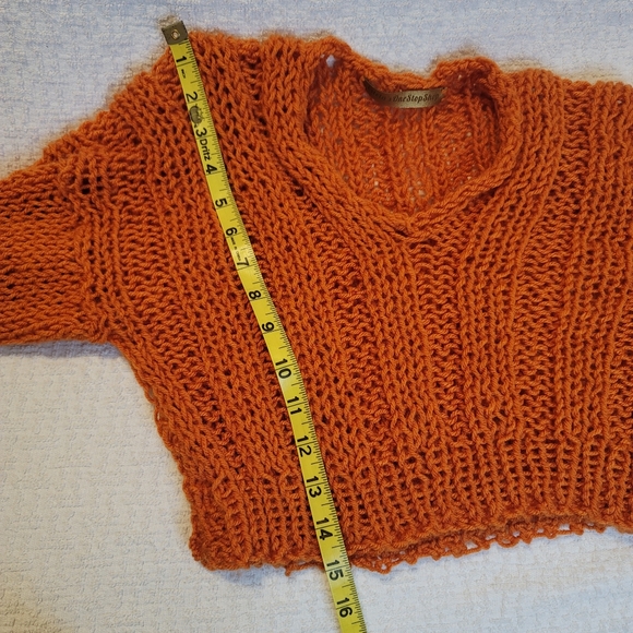Short Sweater  /  Long sleeve  / Crochet.     I DO NOT ACCEPT RETURNS - Picture 4 of 4